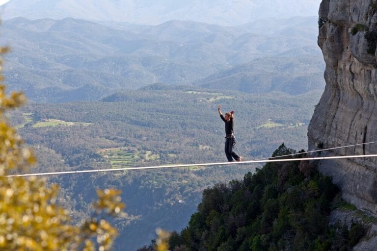 Prática do highline: 5 cuidados e técnicas indispensáveis